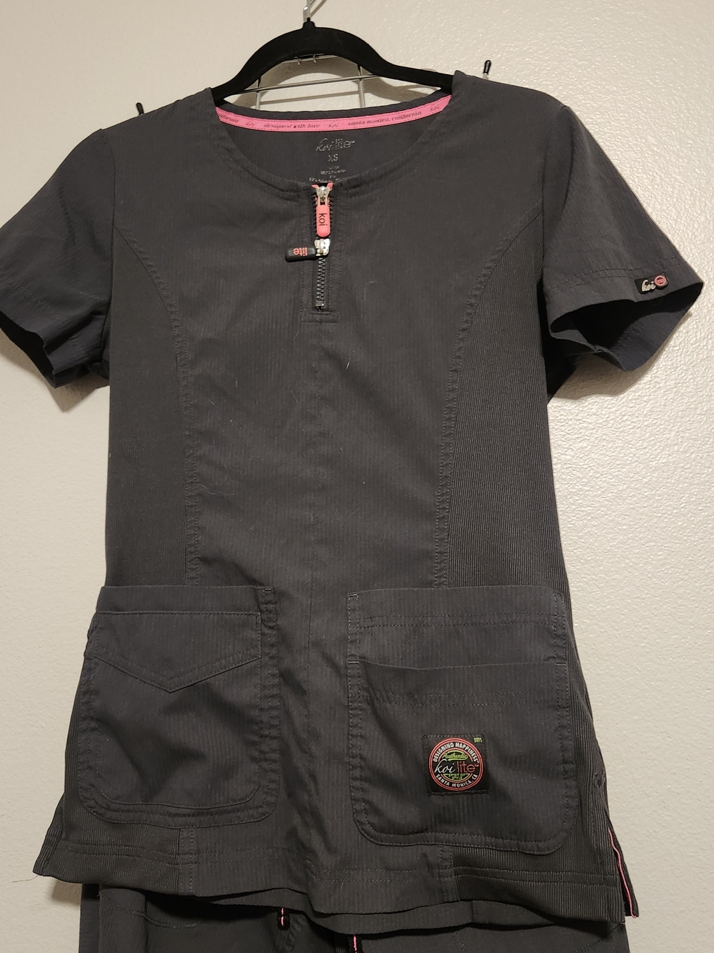 KOI Lite Women’s XS Charcoal Gray Zip Front Medical Scrub Top Pink Accents - Picture 8 of 13